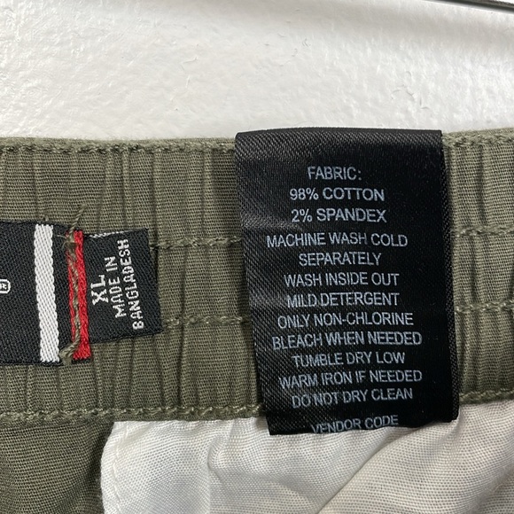 Akademiks Mens XL Cargo Shorts 8 Pockets Attached Front Belt Cotton Green Shorts - Picture 8 of 9